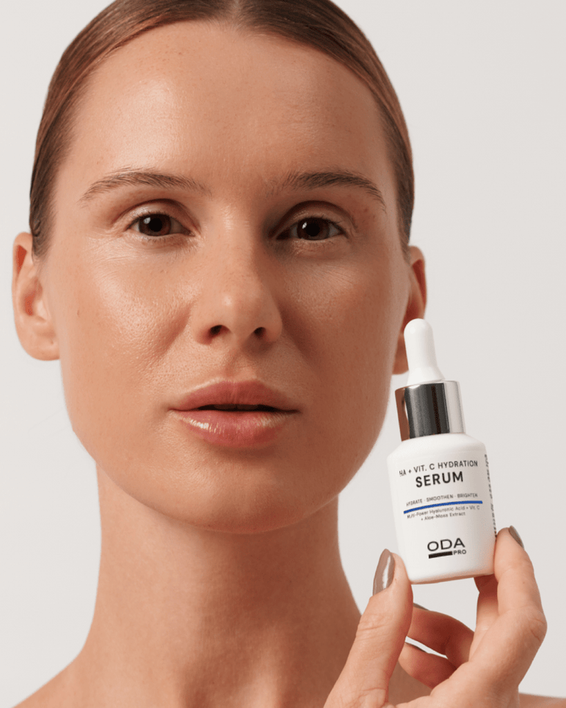 DRĖKINAMASIS HIALURONO RŪGŠTIES IR VITAMINO C SERUMAS - ODA PRO