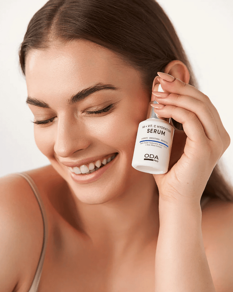 DRĖKINAMASIS HIALURONO RŪGŠTIES IR VITAMINO C SERUMAS - ODA PRO